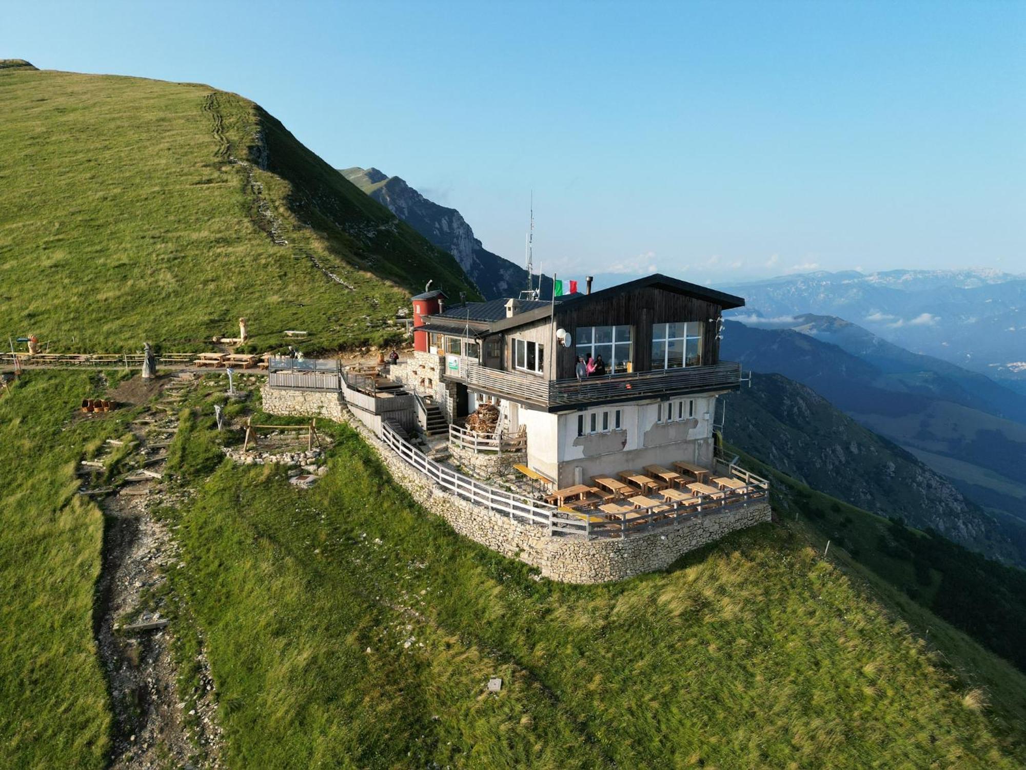 Отель Rifugio Chierego - 1911M Бренцоне-суль-Гарда Экстерьер фото